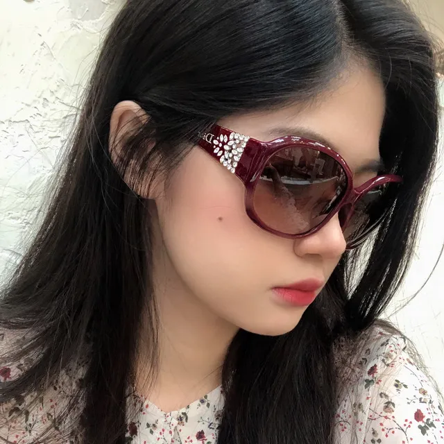 Christian Dior 迪奧水鑽手鍊 ，細腳可當腳鍊使用《英文字可隨姿勢滑動》保證真品 歷史價格詳細信息