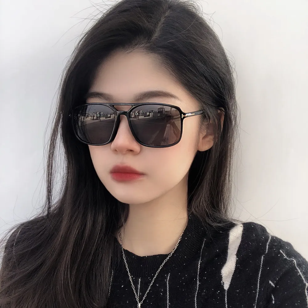 TOM FORD 亞洲版 輕包覆設計太陽眼鏡 舒適加高鼻翼 TF9332 01B 黑框墨綠鏡片 價格比較,價格查詢,歷史價格詳細信息