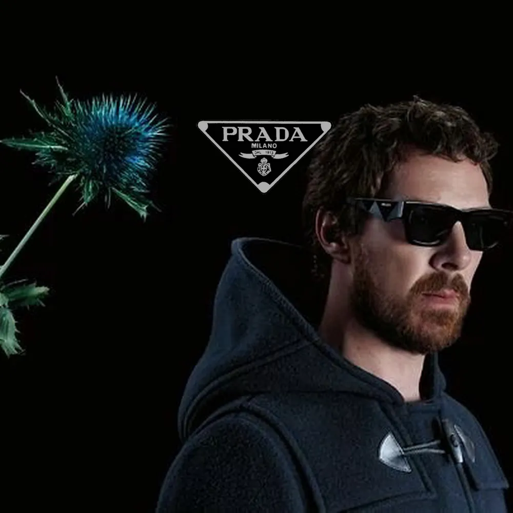 款式：普拉達Prada胸口盾徽羊毛毛衣顏色：圖片色尺碼：S-XXL面料：羊毛：全套無性別區分 男女同款 NO15912 歷史價格詳細信息