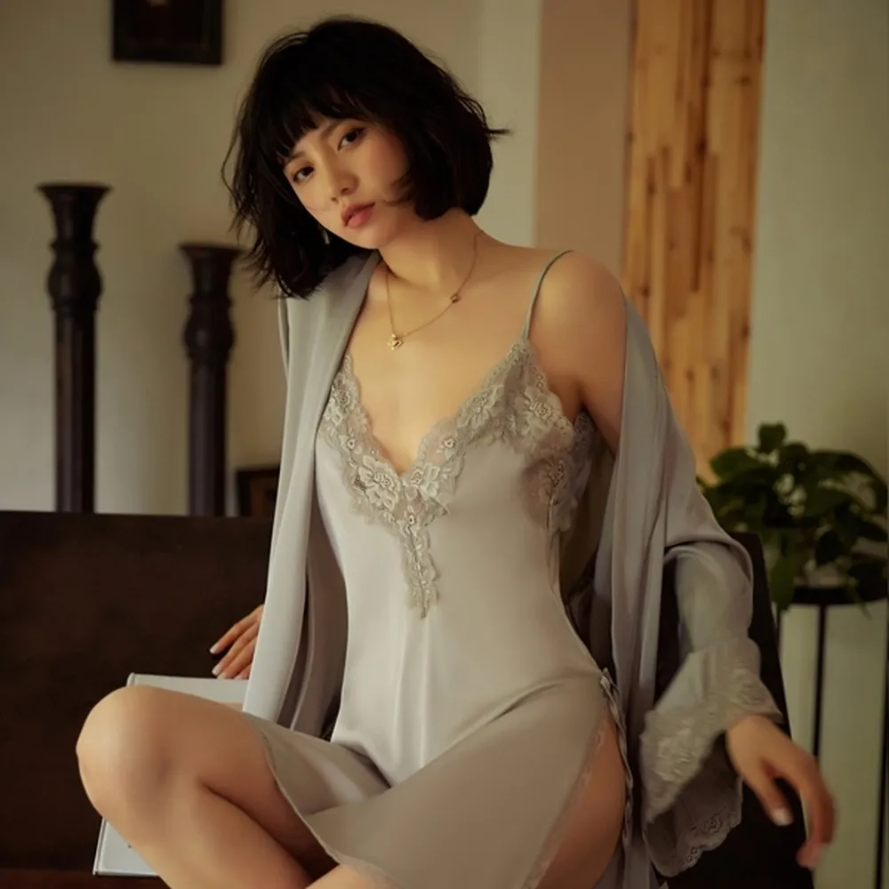 《小女人》刺繡花邊絲綢綁帶睡袍浴袍居家服-4件式-白 歷史價格詳細信息