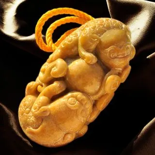 晉佳珠寶 Gemdealler Jewellery 天然緬甸A貨翡翠 生動精雕瑞獸麒麟送福 歷史價格詳細信息