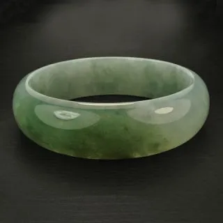 晉佳珠寶 Gemdealler Jewellery 天然緬甸A貨翡翠 生動精雕瑞獸麒麟送福 歷史價格詳細信息