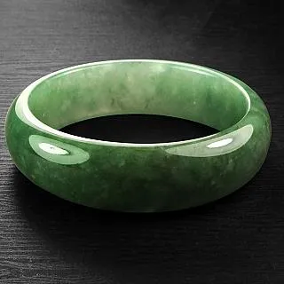 晉佳珠寶 Gemdealler Jewellery 天然緬甸A貨翡翠 生動精雕瑞獸麒麟送福 歷史價格詳細信息
