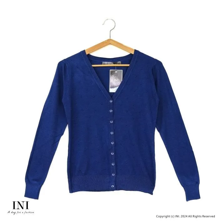 【INI】柔軟質感、設計感紋路針織上衣．梅紅色 歷史價格詳細信息