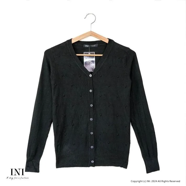 【INI】柔軟質感、設計感紋路針織上衣．梅紅色 歷史價格詳細信息