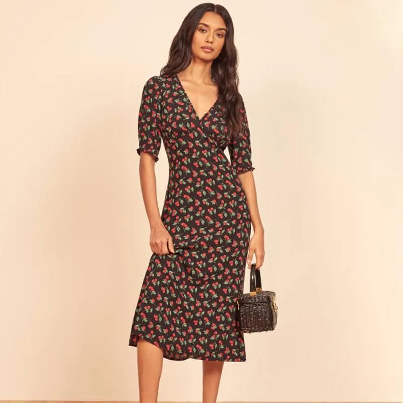 《D'Fina 時尚女裝》 V領純棉鏤空設計感上衣長袖寬鬆打底衫 歷史價格詳細信息