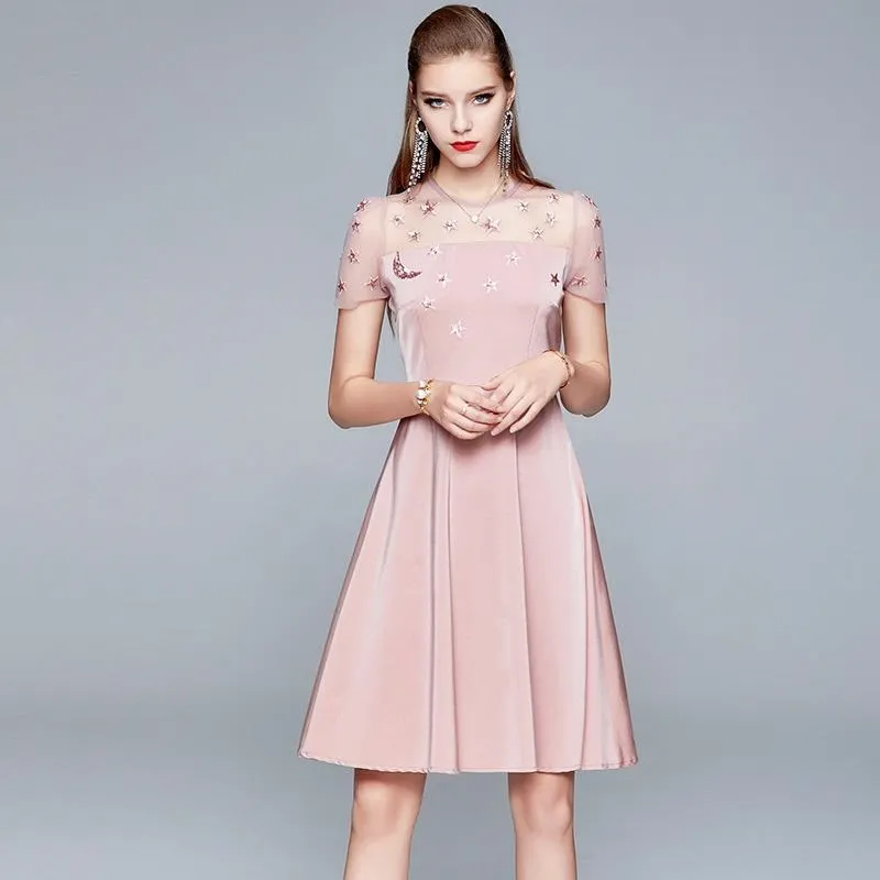 《D'Fina 時尚女裝》 法式名媛風甜美點點波網紗荷葉邊拼接吊帶牛仔洋裝 歷史價格詳細信息