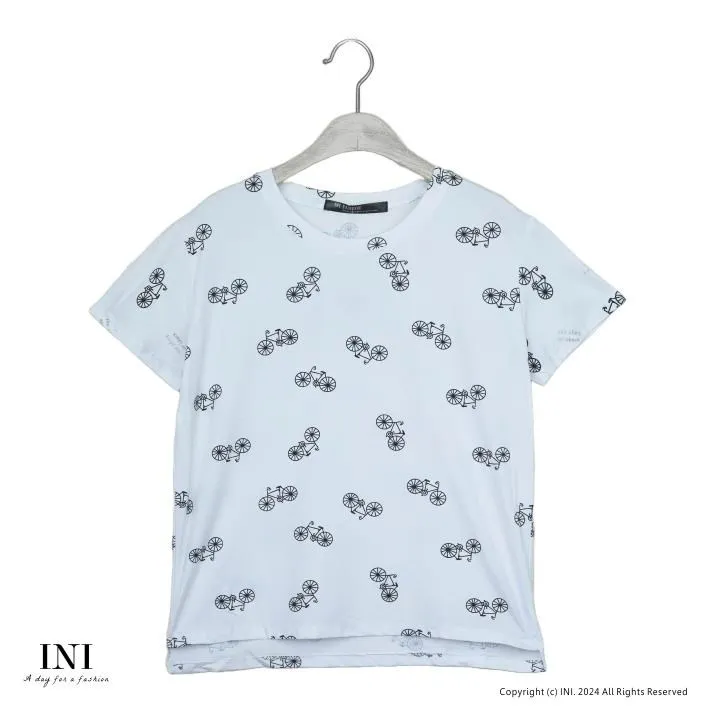 【INI】立體剪裁、舒適質感清爽條紋上衣．深藍色 歷史價格詳細信息