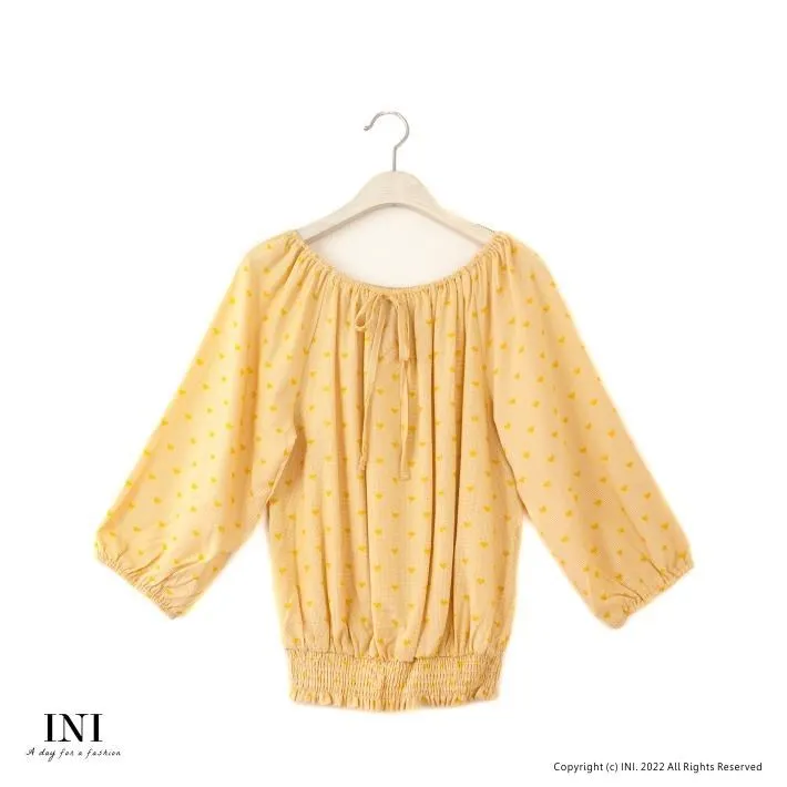 【INI】柔軟質感、設計感紋路針織上衣．梅紅色 歷史價格詳細信息