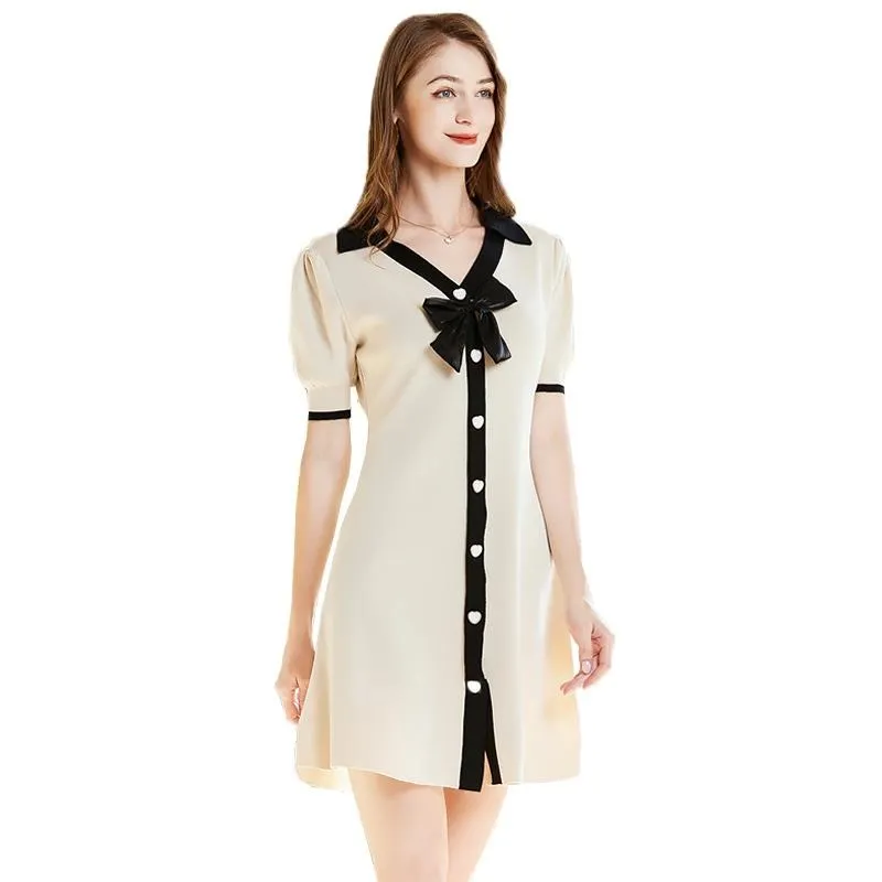 《D'Fina 時尚女裝》 V領純棉鏤空設計感上衣長袖寬鬆打底衫 歷史價格詳細信息