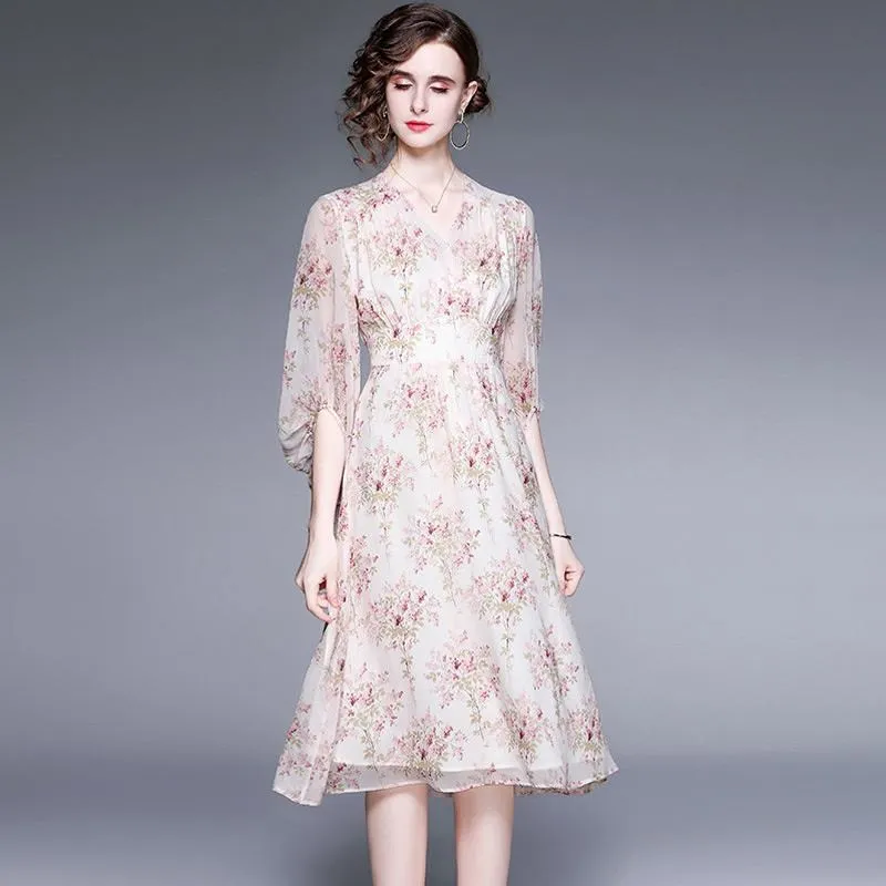 《D'Fina 時尚女裝》 V領純棉鏤空設計感上衣長袖寬鬆打底衫 歷史價格詳細信息