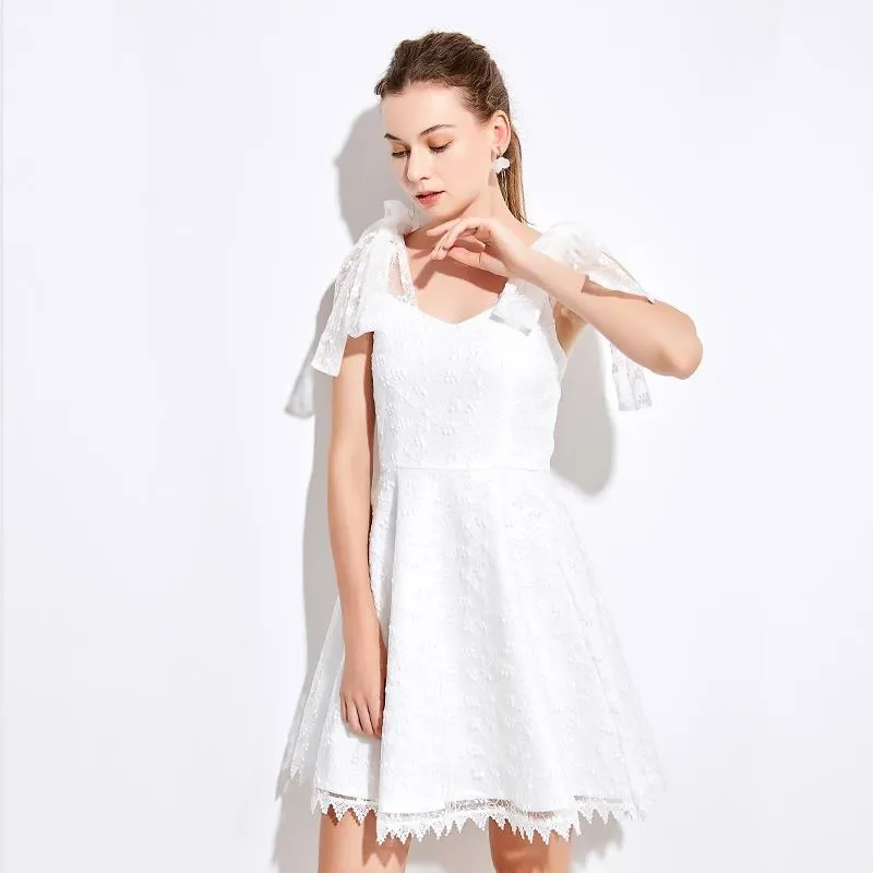 《D'Fina 時尚女裝》 仙女森系收腰顯瘦V領亮片刺繡a字洋裝名媛氣質大擺長裙 歷史價格詳細信息