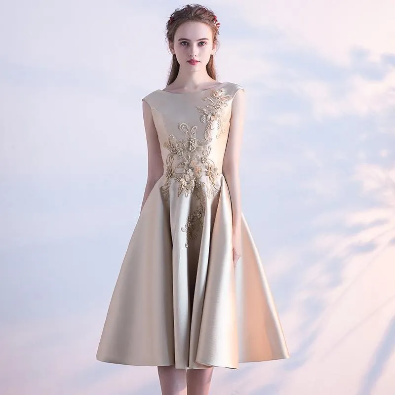 《D'Fina 時尚女裝》 優雅重工提花刺繡立領半拉鎖鬆緊腰短袖牛仔洋裝 歷史價格詳細信息