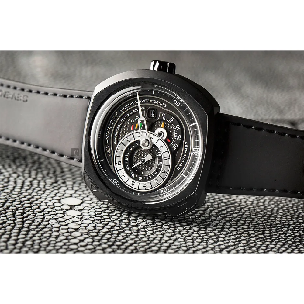 SEVENFRIDAY 日期顯示自動上鍊機械錶-黑/44X50mm Q3-05 歷史價格詳細信息