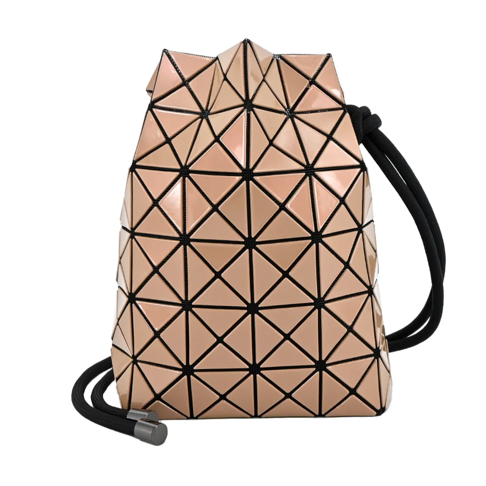 ISSEY MIYAKE 三宅一生 BAOBAO 亮面束口斜背包-白 歷史價格詳細信息