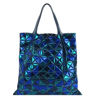 ISSEY MIYAKE 三宅一生 BAOBAO 10x10亮面肩背包-白 歷史價格詳細信息