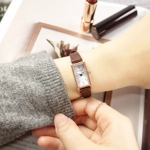 手錶 方形復古玫瑰小綠錶女學生初高中韓版小眾設計簡約輕奢高級感石英 歷史價格詳細信息