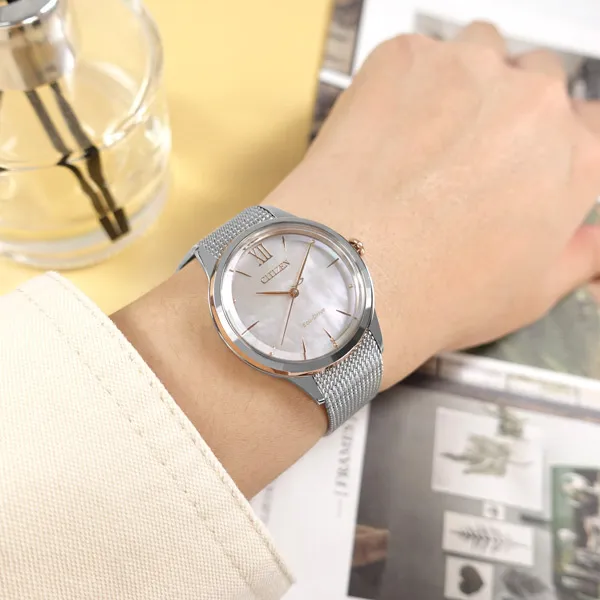 CITIZEN L 星辰表 / EM0380-57D / 聖誕節推薦款 純淨時光白碟貝面光動能不鏽鋼腕錶 銀色 30mm 歷史價格詳細信息