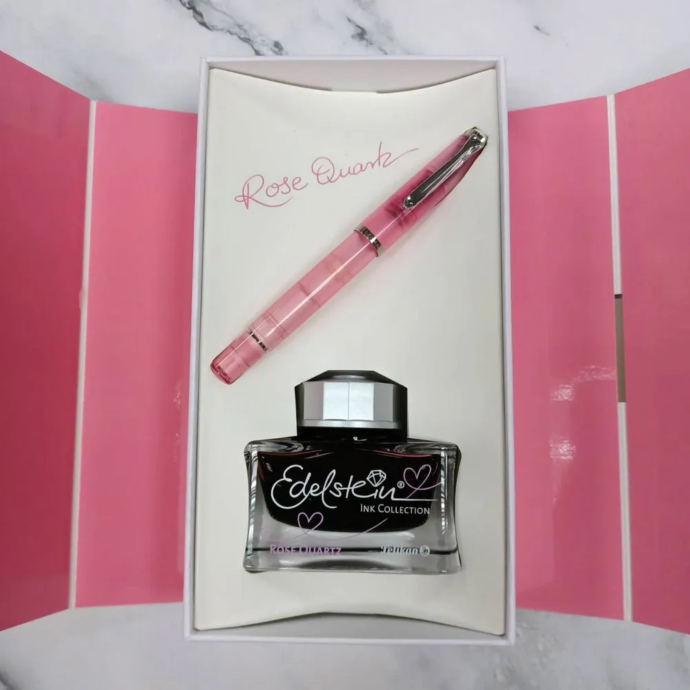 M205 (作者名人題簽)曲本樂的繪畫世界 曲氏畫室出版 民國88 歷史價格詳細信息