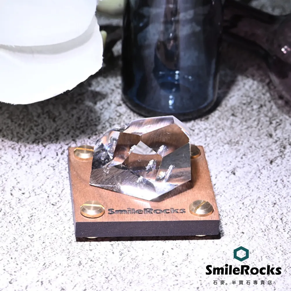 【SmileRocks 石麥】白水晶球 直徑2.8cm No.050240269(附SmilePad 6X6底板) 歷史價格詳細信息
