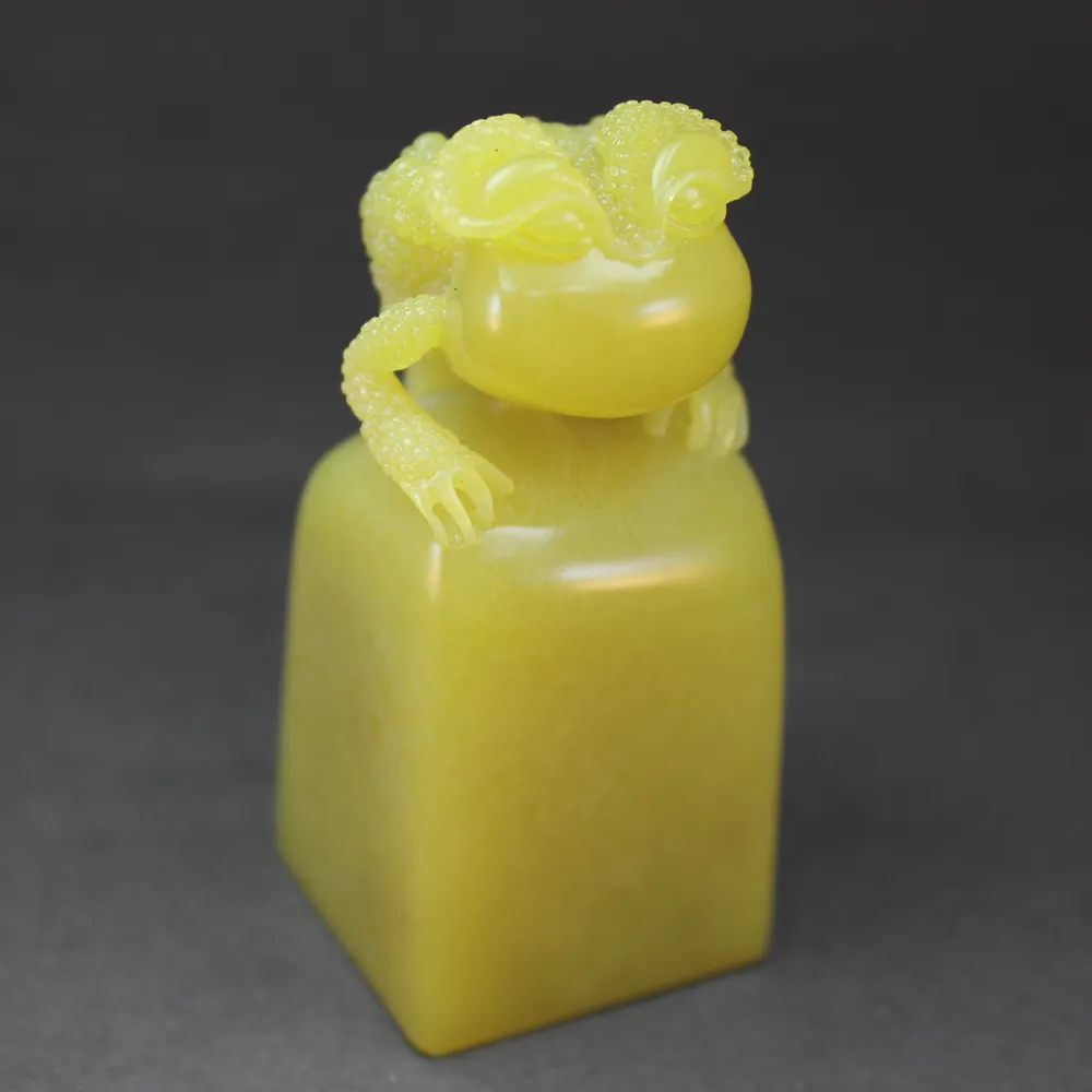 壽山石 遼寧綠凍石 質地通透  三腳蟾蜍印章 歷史價格詳細信息