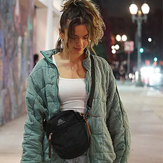 【GREGORY】QUICK POCKET 3L 超輕可調式斜背包L(可拆卸肩帶.背後口袋設計) 125415-A196 亮實黑 歷史價格詳細信息