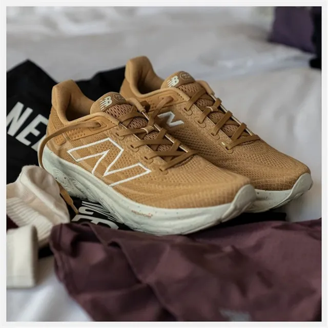 NEW BALANCE 慢跑鞋 NB1080 V13 黑白 寬楦 女 W1080K13 歷史價格詳細信息