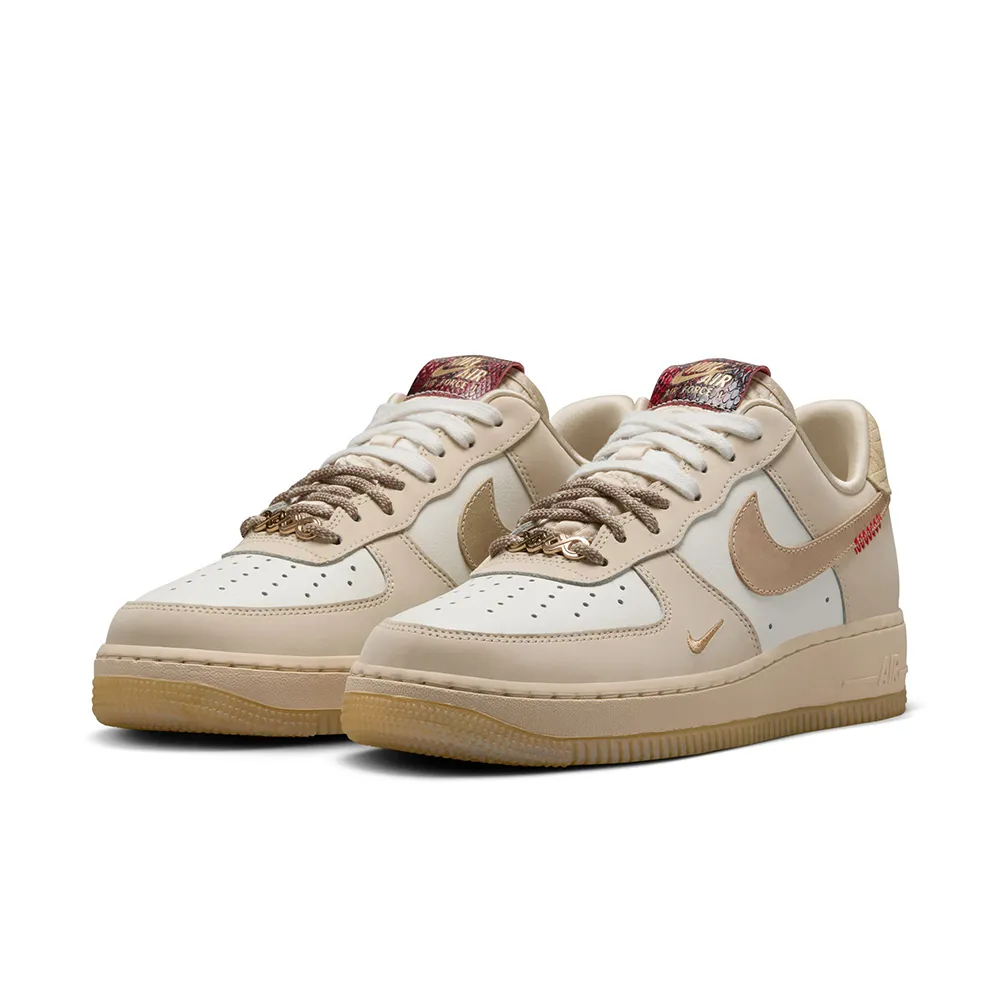 【NIKE】WMNS AIR FORCE 1 07 LX 女鞋 休閒鞋 紫外線 變色 白紫-FZ5531111 歷史價格詳細信息