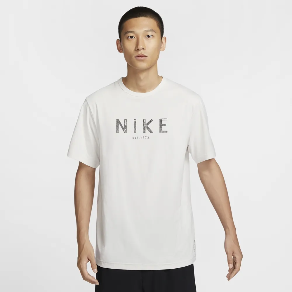 【NIKE】AS M NK DF UV HYVERSE SS SPNT 短袖上衣 男 -FN7290100 歷史價格詳細信息