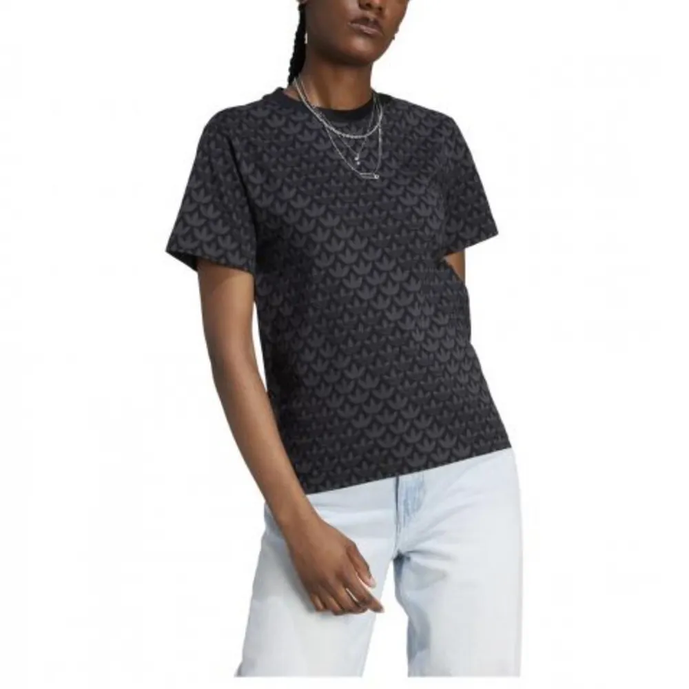 ADIDAS 短袖上衣 女性 黑色 GL6844 運動概念 HEART 愛心圖案 瑜珈 飛輪 (202107) 歷史價格詳細信息