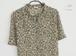 ▲乙波古著▼細緻花卉+水玉點點 精緻摺子領 早期vintage襯衫 琺瑯釦子 日本製&古著店帶回 附補釦一顆 價格比較,價格查詢,歷史價格詳細信息