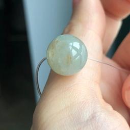 翡翠白冰單珠散珠 一顆瑪瑙底子純純的 另一顆有點結構 半賣半 歷史價格詳細信息