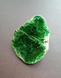 翡翠原石176克水石全玩料，石頭打燈熒光感強，裂少。有一面能看到玉化肉質。練手首選，， 舊藏 古玩 翡翠 二手【快樂真棒】-5638 歷史價格詳細信息