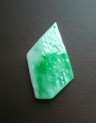 翡翠原石109克，玩藍水墨翠的脫沙料，皮革完整、脫沙位置多、黑，圖8圖9打燈有一點綠色表現 舊藏 古玩 翡翠 二手【快樂真棒】-5571 歷史價格詳細信息