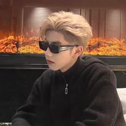 【現貨免運】新款時尚滑絲布料鑲鑽珍珠流蘇個性發箍女士走秀街拍髮飾頭飾髮帶 歷史價格詳細信息