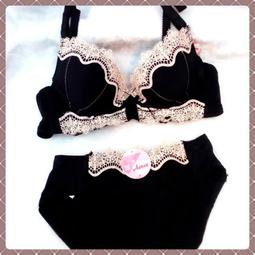 bc罩杯日系成套顯胸厚墊內衣【1777】日系甜心教主圓點爆乳集中托高爆乳萊卡女流行包臀中低腰三角褲 歷史價格詳細信息