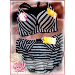 青春洋溢熱情奔放系列//吸睛主石/超紅草莓水晶圓珠/一顆直徑最寛約11mm/共計1顆////鍊身主石/透亮不規則形狀粉紅粉綠金黃色多色碧璽片珠 歷史價格詳細信息