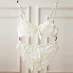 台灣現貨性感刺繡蕾絲透明情趣內衣女超薄款無痕無鋼圈透視丁字褲內衣套裝  成套流行內衣褲 性感睡衣 歷史價格詳細信息