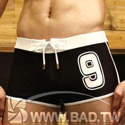 壞男Body Fit。《型男超舒適彈性大V領背心-黑底滾白邊》【M / L / XL】 歷史價格詳細信息