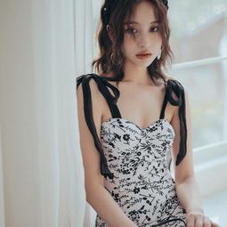 特價 女小胸鋼圈連體黑色裙式比基尼網紅抹胸荷葉防曬小香風游泳衣 歷史價格詳細信息