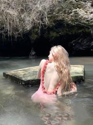 泳衣女夏2024新款高級感小胸聚攏露背ins度假溫泉甜欲風泳裝 歷史價格詳細信息