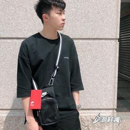 SPORT 斜側背小容量可肩背斜背進口專櫃三層主袋口進口超輕量防水尼龍布 歷史價格詳細信息