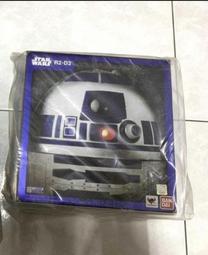 全新品 二隻小熊  一隻是格紋鈕釦小熊 另一隻為純白小熊 脖子都有金色蝴蝶結 可吊在包包上 可愛泰迪熊 婚禮佈置用品 歷史價格詳細信息