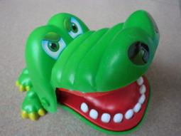 鱷魚拔牙齒 2505 瘋狂鱷魚咬咬樂 (大)/一個入(促99) 咬人鱷魚 整人玩具 桌遊-CF136804 歷史價格詳細信息
