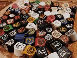 骰子人桌遊-QWS 單顆四面骰 D4 Modern(散骰.散裝骰子) 價格比較,價格查詢,歷史價格詳細信息