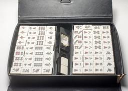 二手麻將綠色，無缺粒，有外盒 歷史價格詳細信息