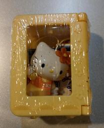 7-11 Hello Kitty 凱蒂貓 時尚經典飾品吊飾 5號 膠帶台 1號 零錢包 4號 衣架 6號 塑膠杯 9號 信插 / 新色版 金色手機套 紅色衣架 歷史價格詳細信息