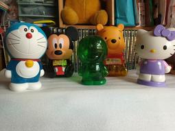 紫庭雜貨* 九成新7-11玩具 DISNEY 迪士尼 米老鼠 HELLO KITTY  小叮噹 小熊維尼 撲滿 存錢桶 價格比較,價格查詢,歷史價格詳細信息