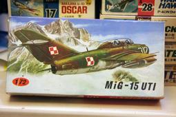 UTI African American Ladies Church Pew Tambourine Purses Hat Dress Vintage Resin 歷史價格詳細信息