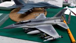 構型相似轟炸機兩盒 1/72 B-25 (國軍用機) &amp; P-37B 歷史價格詳細信息